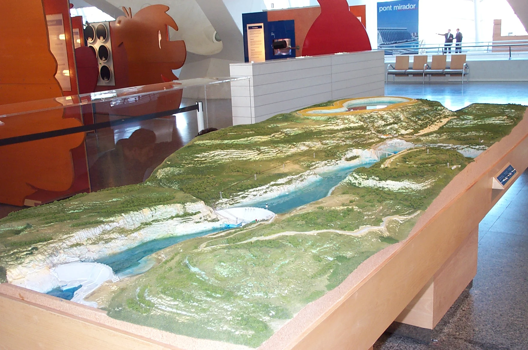 Detalle interactivo de la maqueta de los embalses de Cortes de Pallás, Valencia