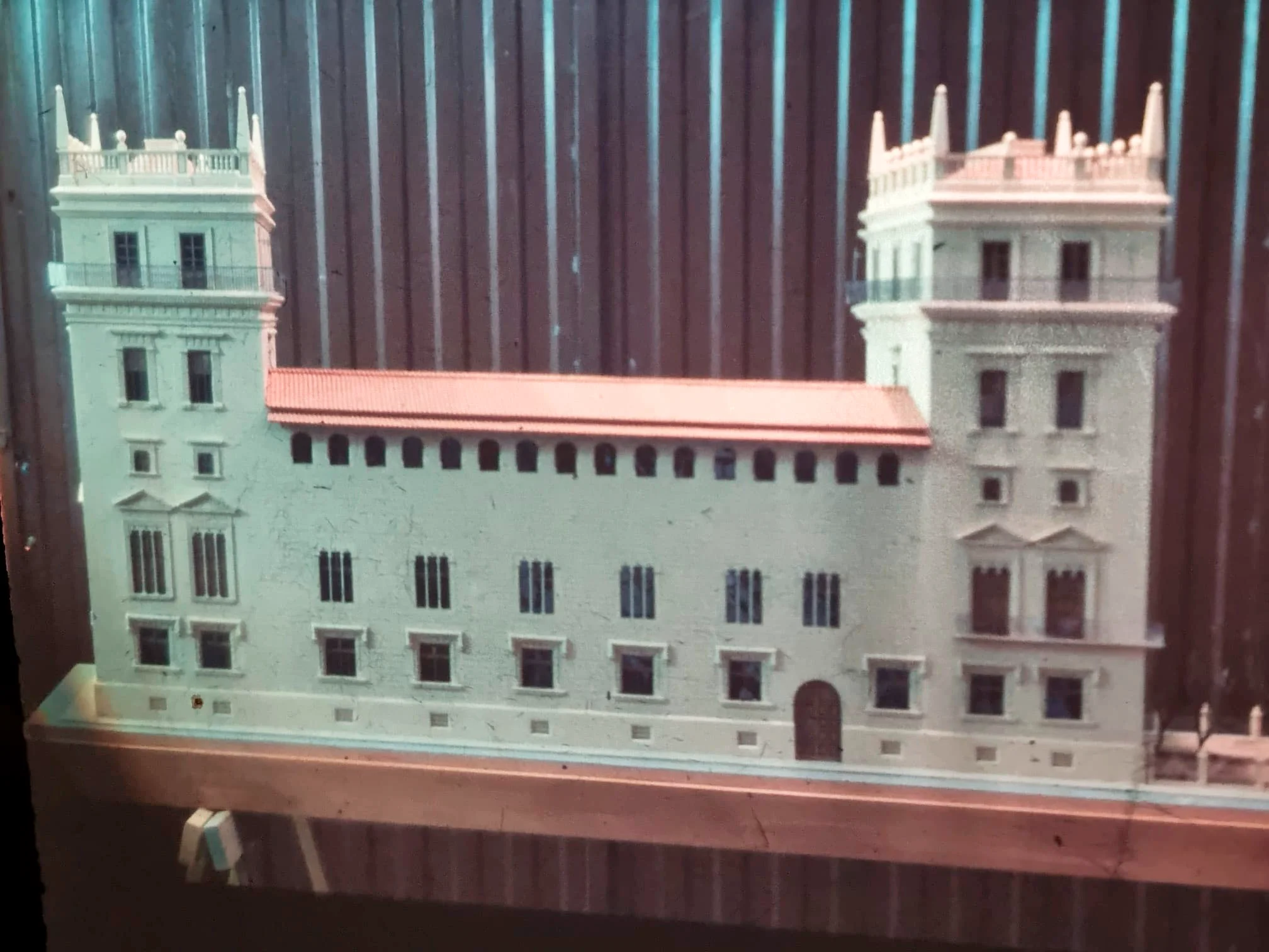 Maqueta Palau de la Generalitat Valenciana — fachada con torres